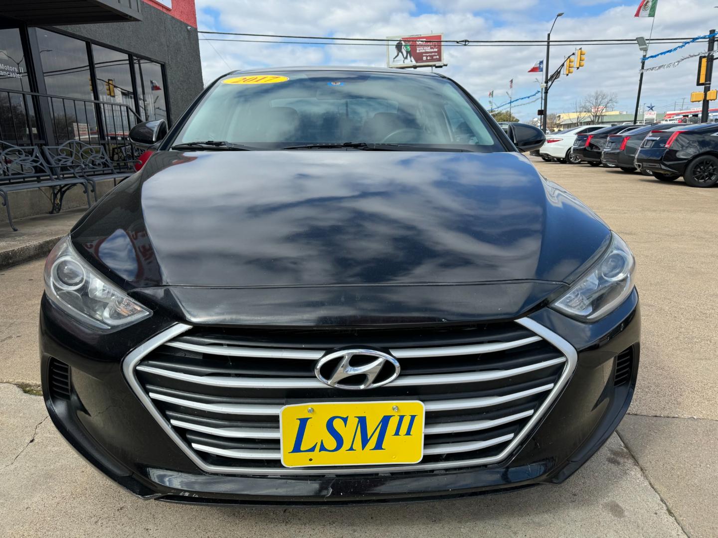 2017 BLACK /Gray HYUNDAI ELANTRA SE 4dr Sedan 6A (US) (5NPD74LF2HH) with an 2.0L I4 engine, Automatic 6-Speed transmission, located at 5900 E. Lancaster Ave., Fort Worth, TX, 76112, (817) 457-5456, 0.000000, 0.000000 - This is a 2017 Hyundai Elantra SE 4dr Sedan 6A that is in excellent condition. There are no dents or scratches. The interior is clean with no rips or tears or stains. All power windows, door locks and seats. Ice cold AC for those hot Texas summer days. It is equipped with a CD player, AM/FM radio, A - Photo#1